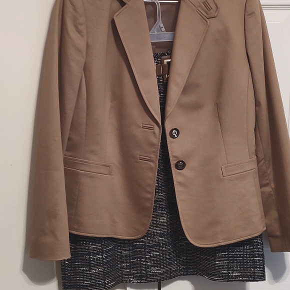***SUIT SALE***Tahari skirt suit tan blazer light woolish skirt - Picture 1 of 5
